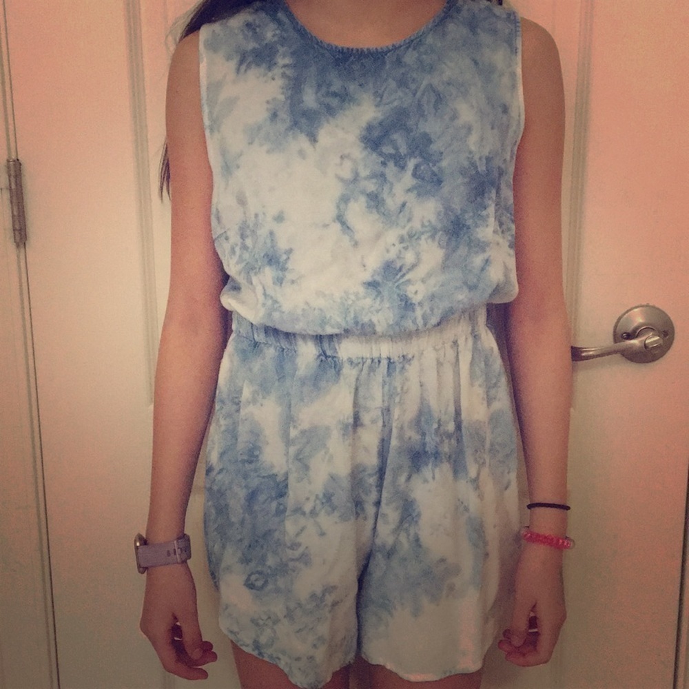NWT Medium size blue and‎ white tie-dye romper